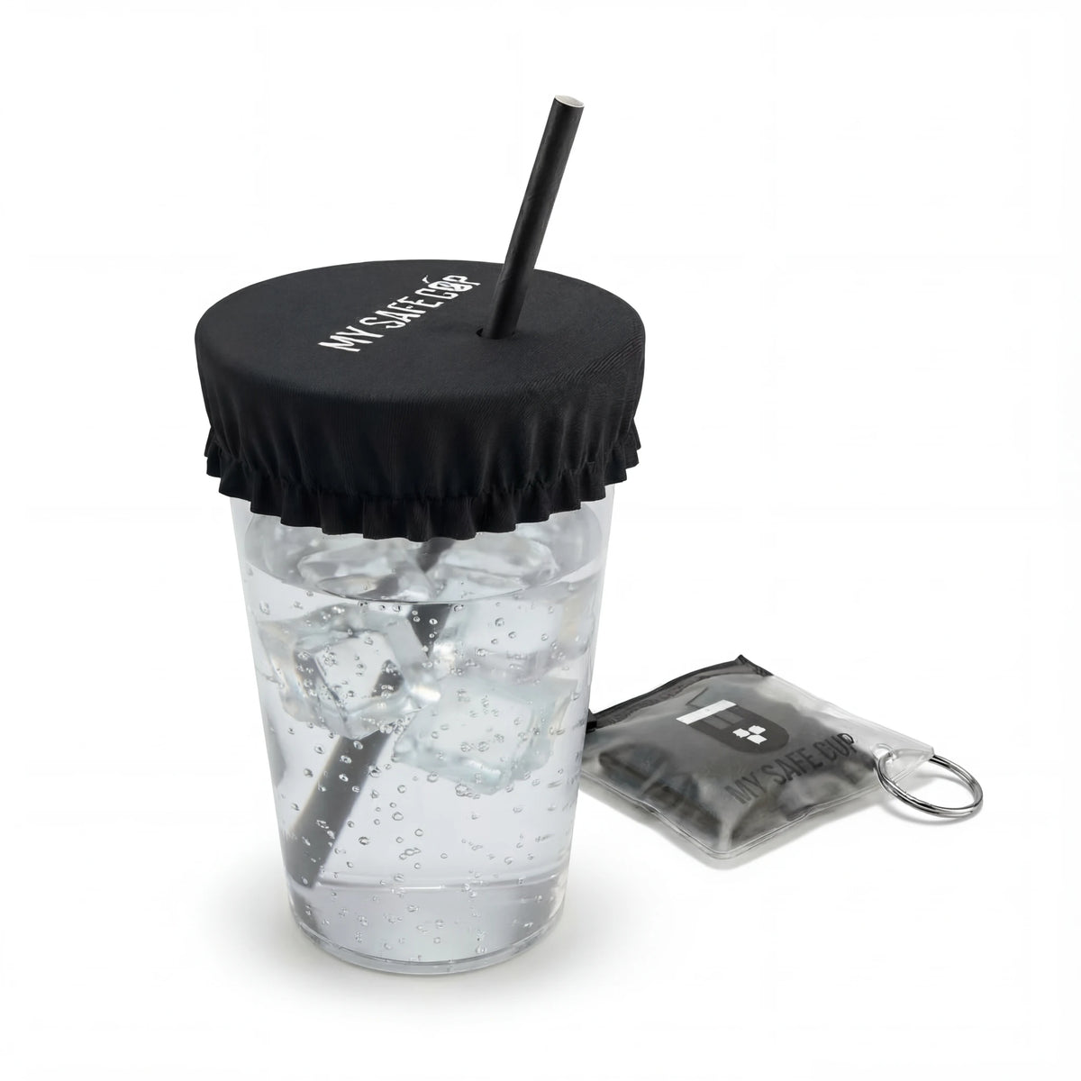 Protection de verre anti-drogue porte-clés My Safe Cup noire sur un gobelet, avec son étui